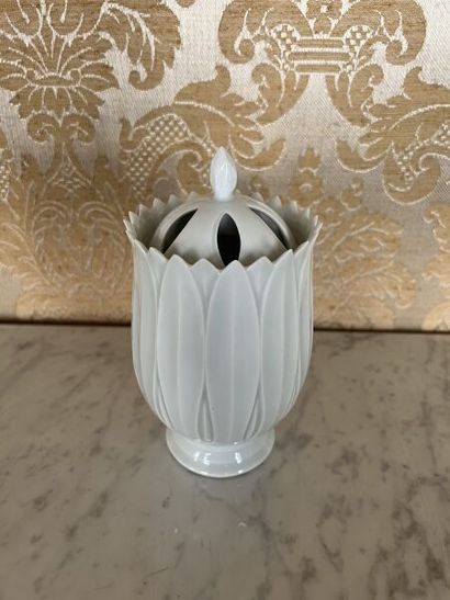 Japon (XXe siècle). 
Vase brûle-parfum en...