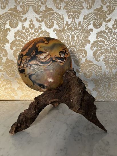 Lauriane FIROBEN (born 1977).
Spherical sculpture...