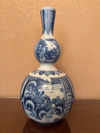 DELFT.
Earthenware double gourd vase with...
