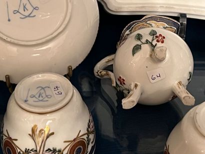 SÈVRES.
Service à café tête à tête en porcelaine...