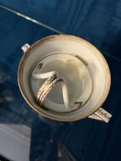 PARIS.
Rare porcelain bain-marie cup and...