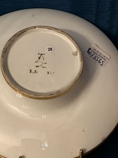 SÈVRES.
Gobelet enfoncé et sa soucoupe en...
