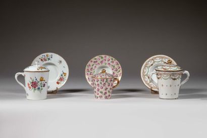 PARIS (Nast). 
Porcelain trembleuse covered...