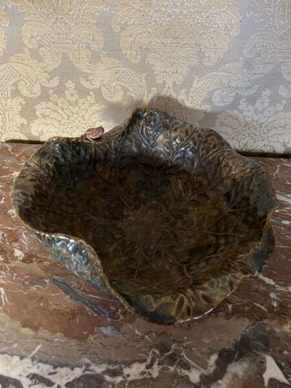 Ito TOZAN II (1871-1937).
Coupe fleur modèle...