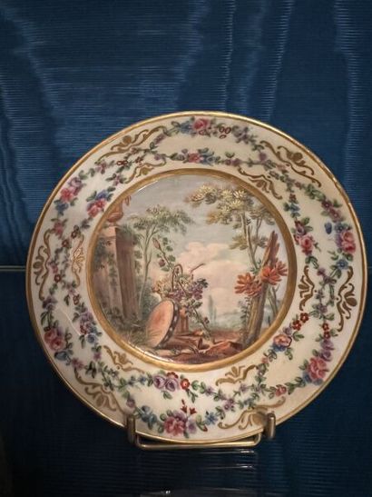 SÈVRES.
Tasse litron et sa sous-tasse en...