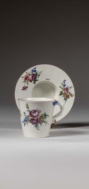 MENNECY. 
Trembleuse cup and saucer in soft...