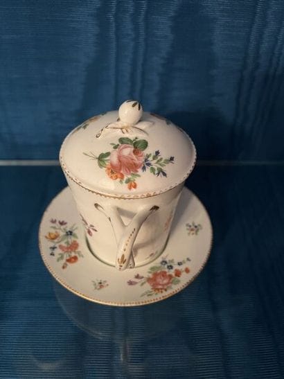 PARIS (Nast). 
Porcelain trembleuse covered...