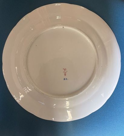SÈVRES.
Porcelain rimmed plate with polychrome...