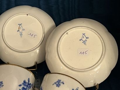 SÈVRES.
Suite de quatre gobelets Hébert et...