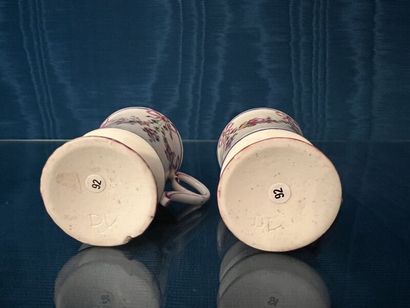 MENNECY.
Pair of small soft-paste porcelain...