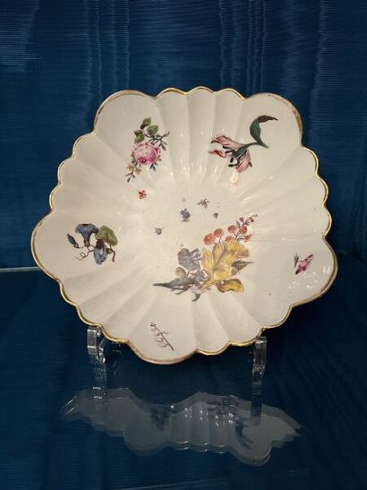 MEISSEN.
Polylobed porcelain bowl with polychrome...