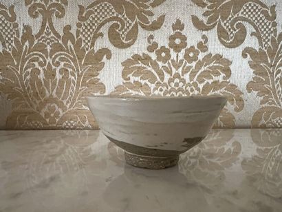 Mami KANNO (20th century). 
Set of two bowls...