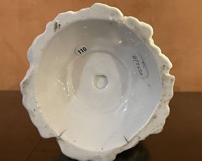 VINCENNES.
Pair of pots-pourris in white...
