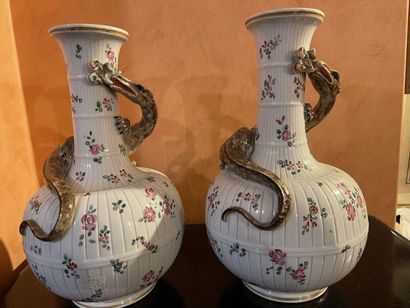 PARIS (Samson). 
Pair of porcelain vase-bottles...