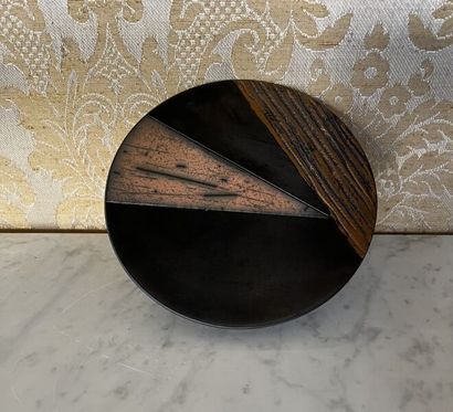 Tjok DESSAUVAGE (born 1948). 
Varnished porcelain...