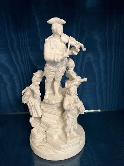 MENNECY.
Rotating group in soft porcelain...