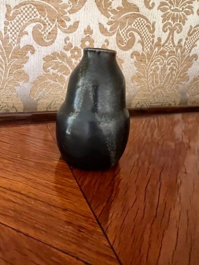 JAPAN.
Stoneware coloquint tea powder box...
