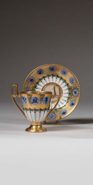 PARIS.
Porcelain goblet with handles and...
