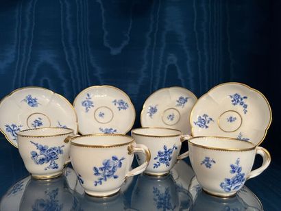 SÈVRES.
Suite de quatre gobelets Hébert et...