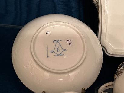 SÈVRES.
Service à café tête à tête en porcelaine...