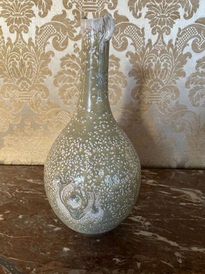 Charles HAIR (born 1955).
Porcelain bottle...