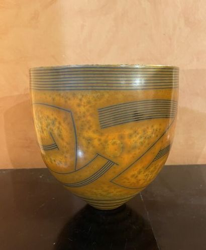 Duncan ROSS (b. 1943). 
Modernist orange-brown...