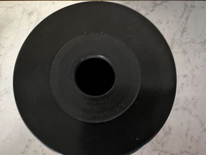 Philippe BURAUD (née en1954). 
Vase cylindrique...