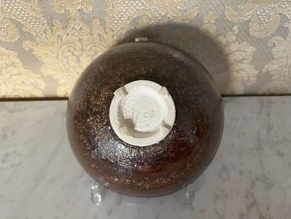 Mami KANNO (20th century). 
Bowl in brown...