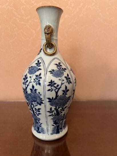 CHINA.
Porcelain bottle vase with cameo decoration...