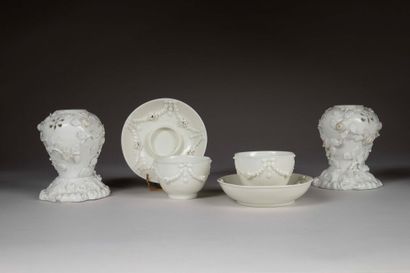 VINCENNES.
Pair of pots-pourris in white...