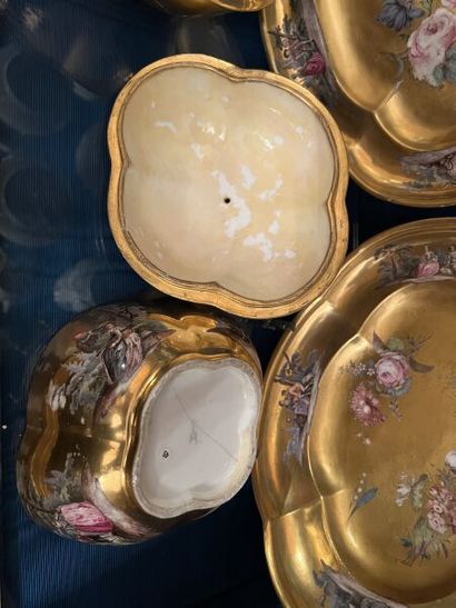 MEISSEN.
Pair of covered four-lobed sugar...