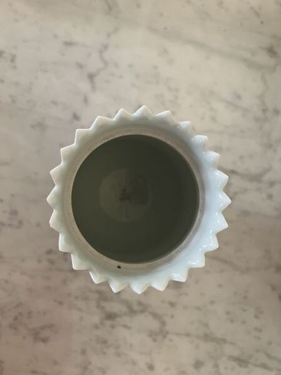 Japon (XXe siècle). 
Vase brûle-parfum en...