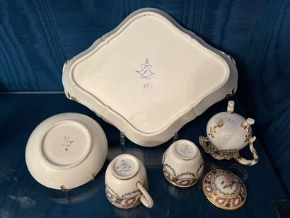 SÈVRES.
Service égoïste en porcelaine comprenant...