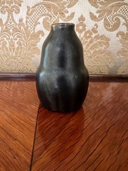 JAPAN.
Stoneware coloquint tea powder box...