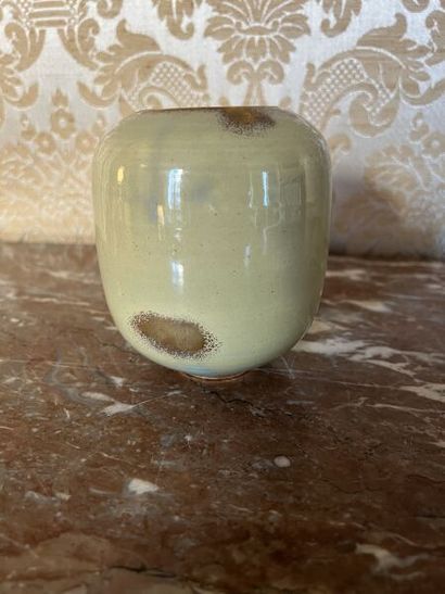 Karen SWAMI (XXe siècle). 
Vase ovoïde en...