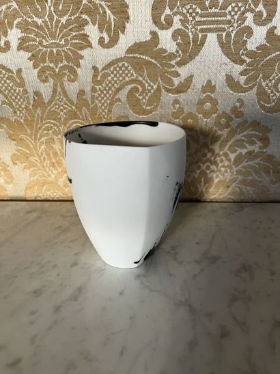 Karin BABLOK (née en 1964). 
Vase en porcelaine...