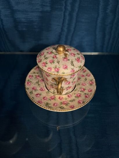 SÈVRES. 
Covered sunken porcelain goblet...