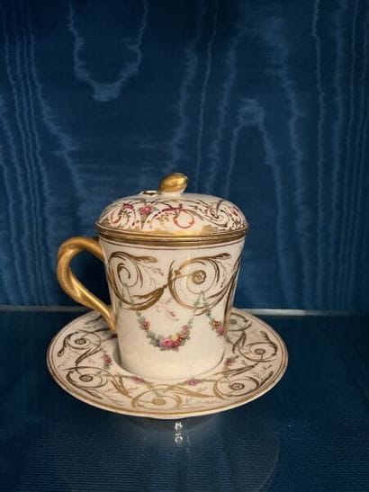 PARIS.
Porcelain trembleuse covered cup and...