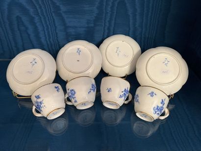 SÈVRES.
Suite de quatre gobelets Hébert et...