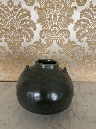 Marc UZAN (né en 1955). 
Vase pansu en céramique...