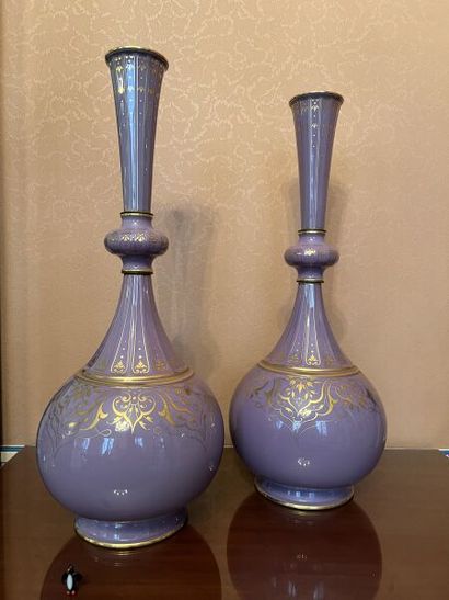 SÈVRES.
Paire d'importants vases balustres...