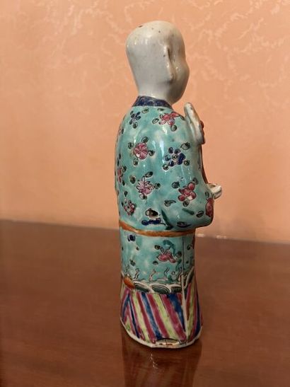 CHINA.
Ho-ho servant statuette in enameled...