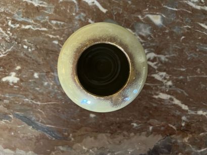 Karen SWAMI (XXe siècle). 
Vase ovoïde en...