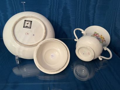 CHANTILLY.
Covered handled cup and saucer...