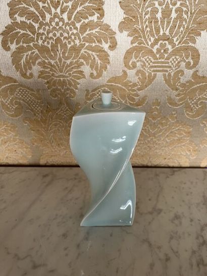 Akira YAGI (né en 1955). 
Vase couvert tourné...
