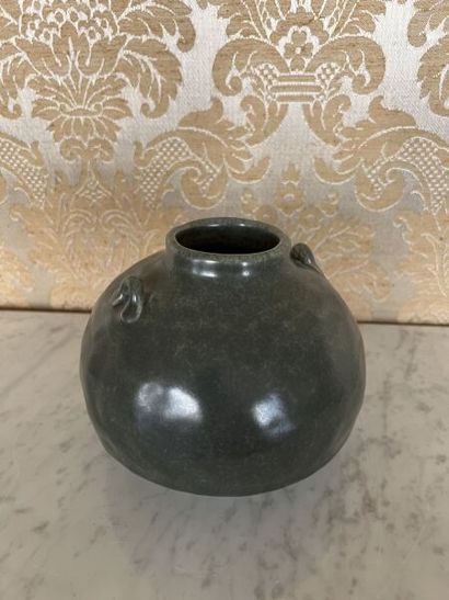 Marc UZAN (né en 1955). 
Vase pansu en céramique...