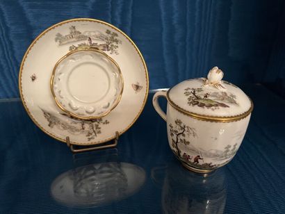 PARIS (Manufacture de Locré). 
Porcelain...