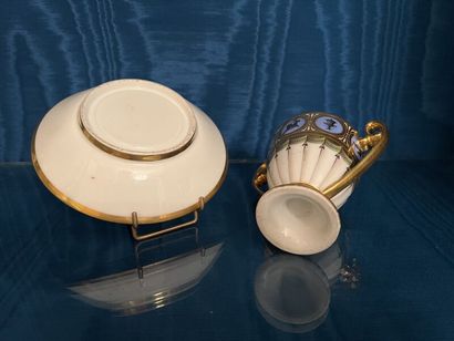PARIS.
Porcelain goblet with handles and...