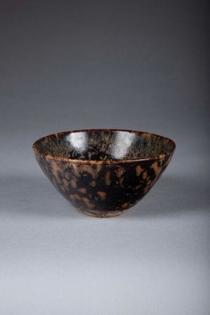 JAPAN, SETO kilns. 
Stoneware tea bowl -...