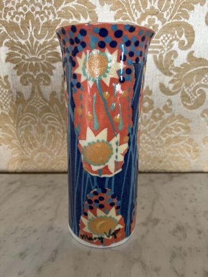 Mary VIGOR (née en 1947). 
Vase cylindrique...